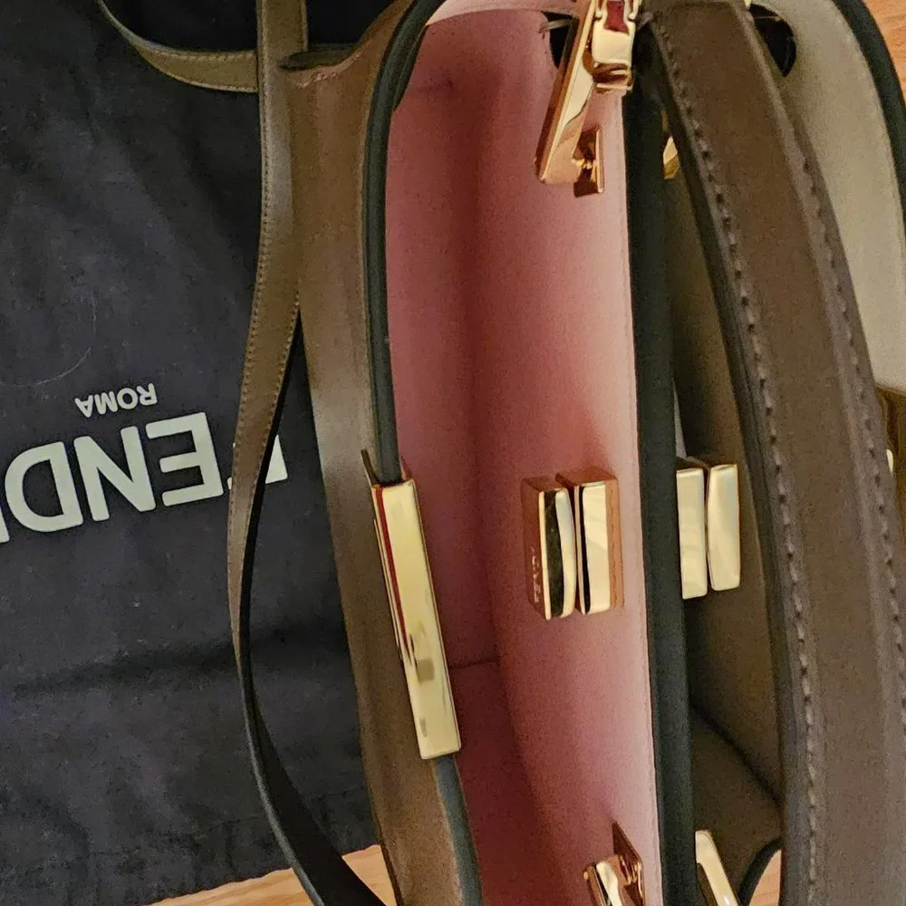 Authentic FENDI Peekaboo Essentially - like new - Picture 4 of 10